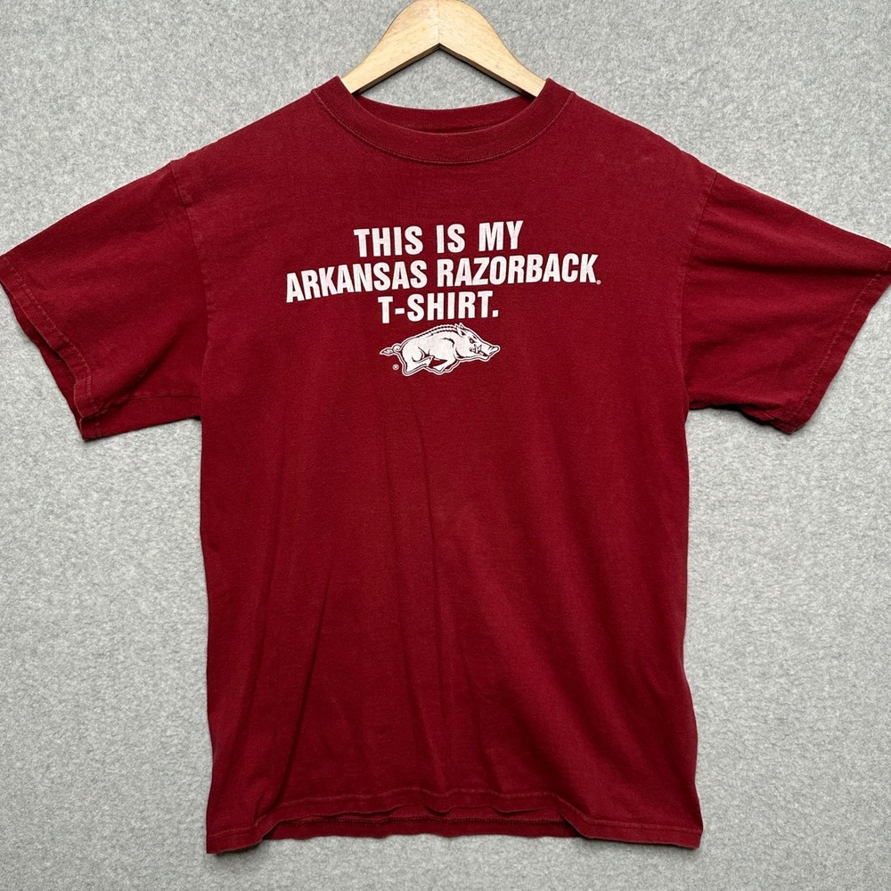 VTG Arkansas Razorbacks Jones & Mitchell T-Shirt Mens Med Maroon Graphic NCAA